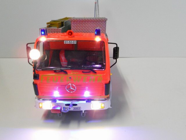 Mercedes-Benz 1422 RW 2