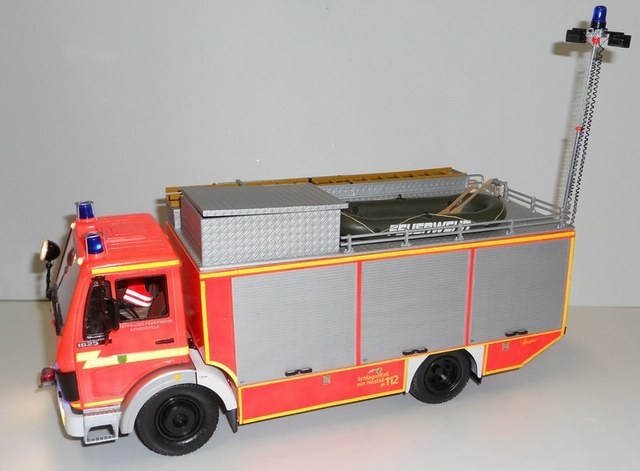 Mercedes-Benz 1422 RW 2