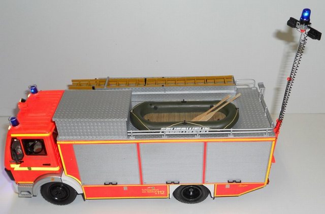 Mercedes-Benz 1422 RW 2