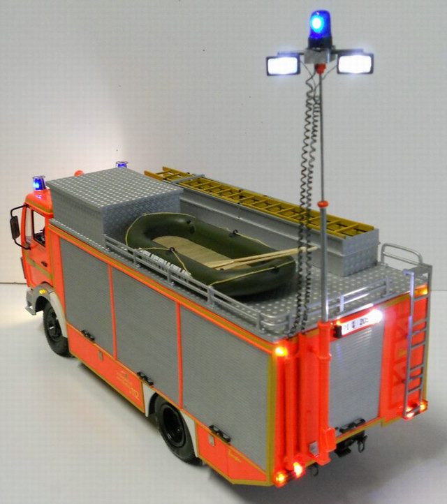 Mercedes-Benz 1422 RW 2