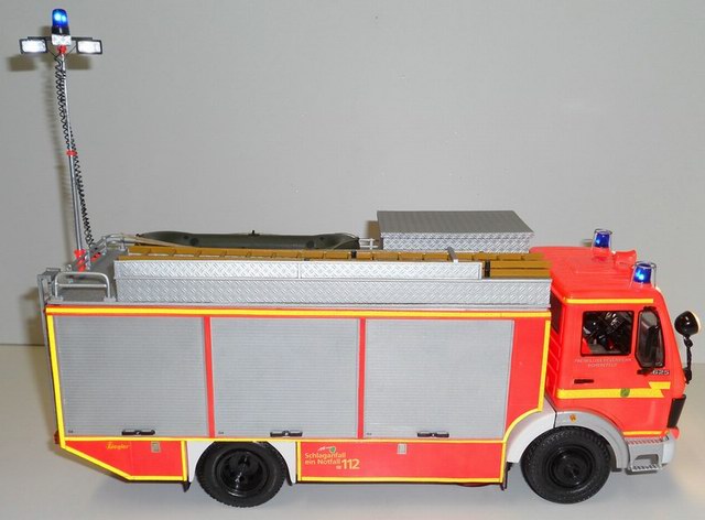 Mercedes-Benz 1422 RW 2
