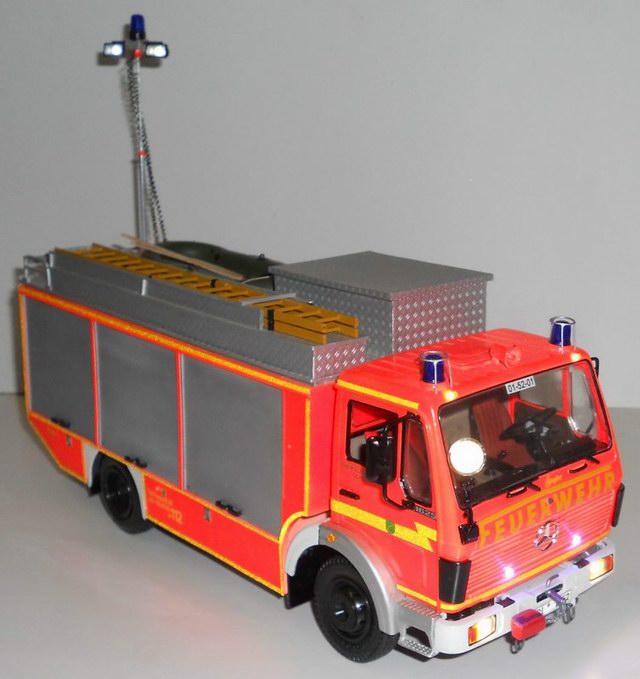 Mercedes-Benz 1422 RW 2
