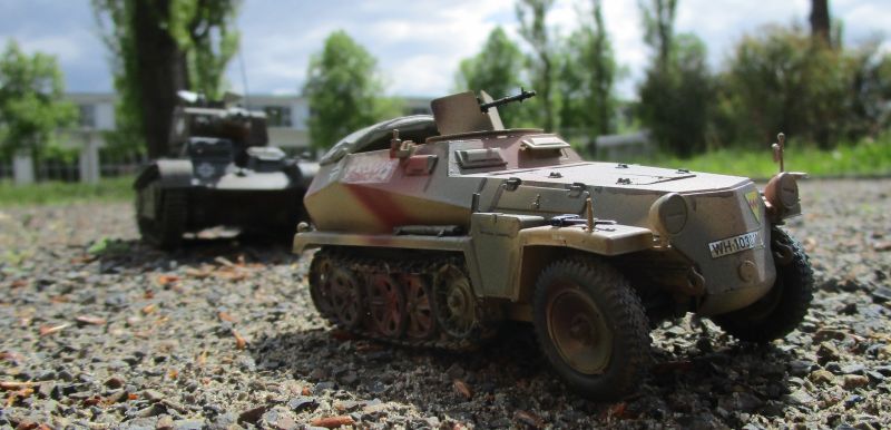 Sd.Kfz. 250 1A  vor Werkstatt in Wünsdorf