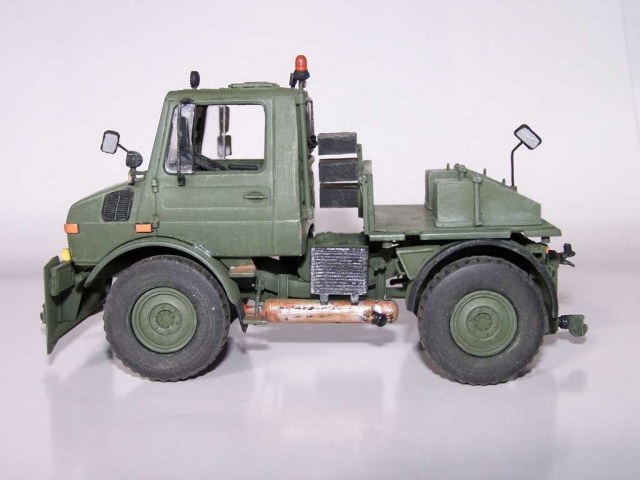 Unimog 1300 L Flugzeugschlepper