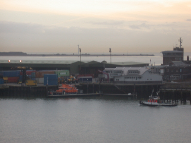 Ein Severn am frühen Morgen im Hafen von Harwich