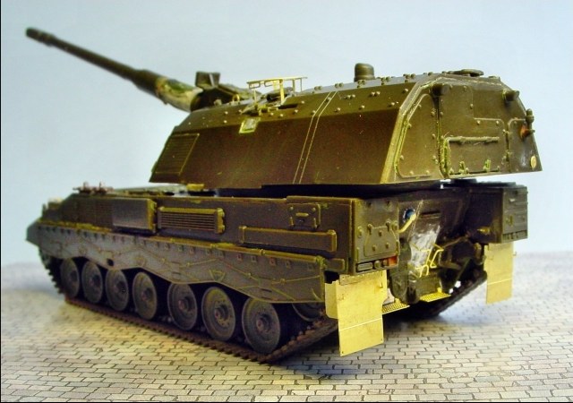 Panzerhaubitze 2000