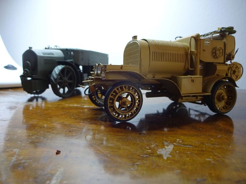 Rechts vorne der Generatorwagen M16, dahinter der Zugwagen M17