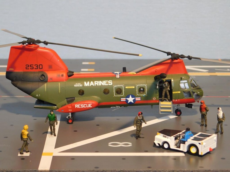 Boeing Vertol HH-46A Sea Knight - BuNo 152530 - nach Landung auf der USS Wasp ( LHD-1 )