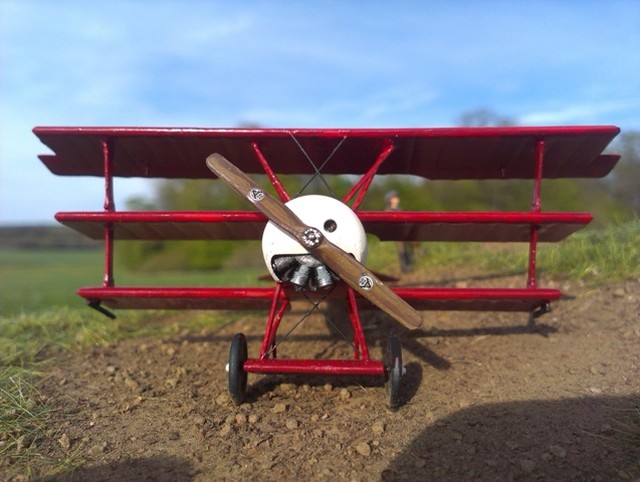 Blick auf den Holzpropeller und den Motor