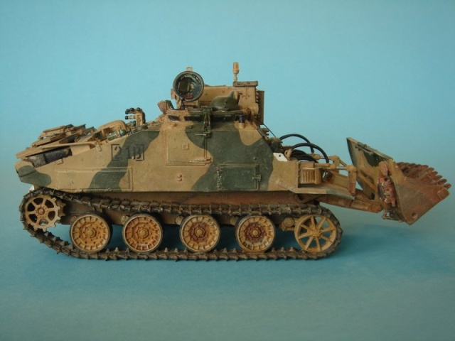 FV180 Combat Engineer Tractor, Accurate Armour 135 von Markus Schwery