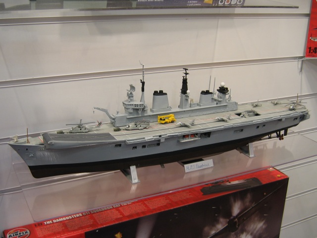 Bereits letztes Jahr wurde die HMS Illustrious in 1:350 in Nürnberg angekündigt. Dieses Jahr gab es ein erstes Modell zu sehen.