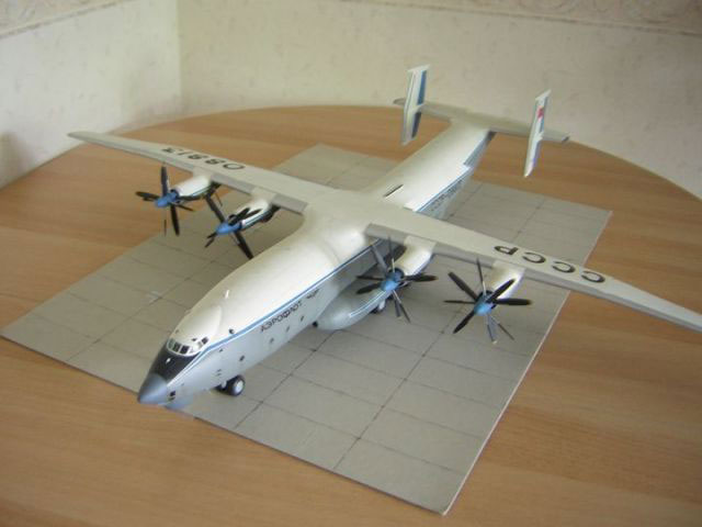 Antonow An-22