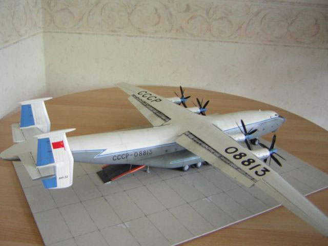 Antonow An-22