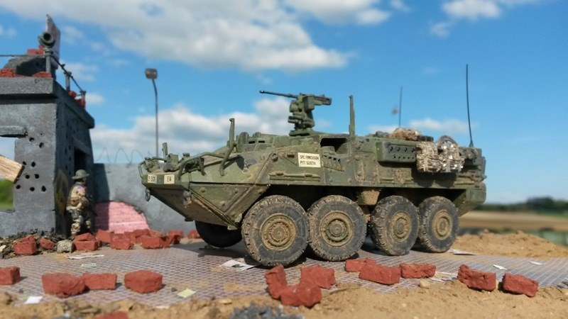 Ein M1126 Stryker befördert U.S. Navy Seals und U.S. Army Soldaten direkt ins Kampfgebiet.