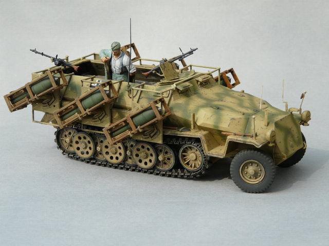 Sd.Kfz. 251 Ausf. C mit Wurfrahmen 40
