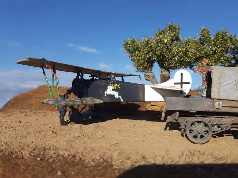 Die Maschine mit dem weißen Hirsch ist bereits verladen und zum Abtransport bereit