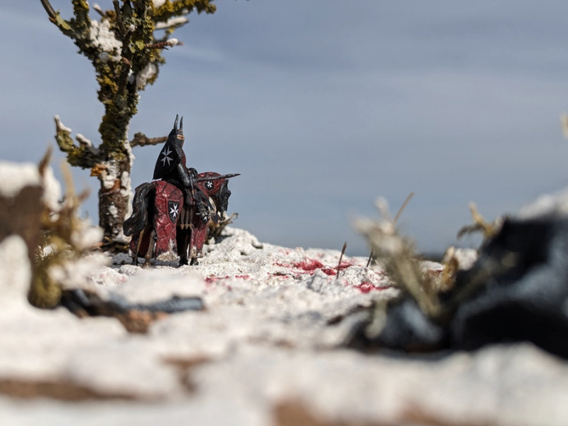 Blick auf das Diorama aus einem anderen Blickwinkel - gut zu sehen die zahlreichen Pfeile aus gezogenen Gußästen und Papier