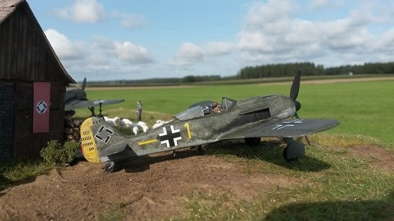 Zahlreiche Abschüsse schmücken Schneiders Seitenruder der Fw190 F-8.