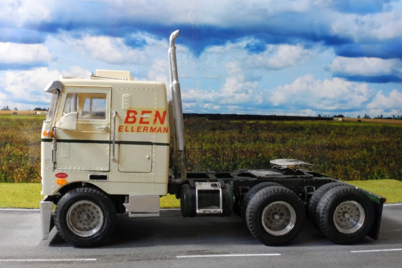 Peterbilt 352