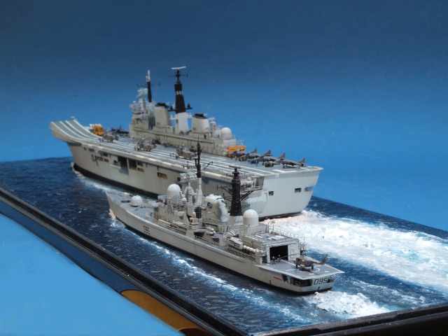 HMS Illustrious und Manchester