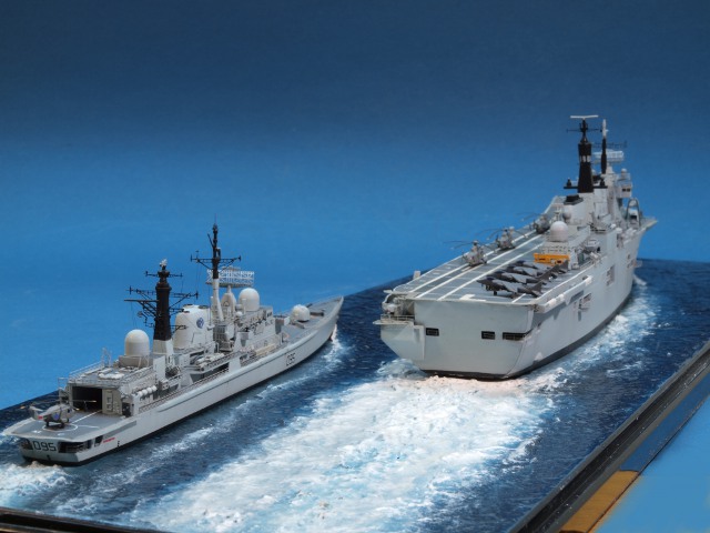 HMS Illustrious und Manchester