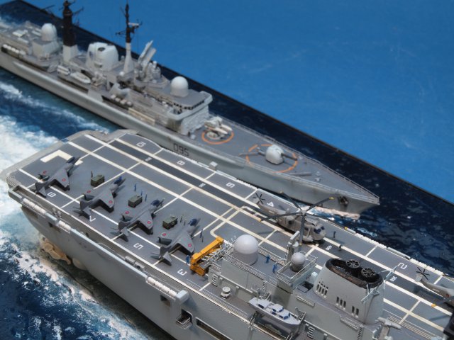 HMS Illustrious und Manchester