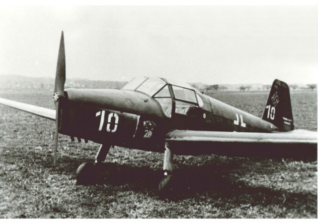 Landung Bü-181 (spätere A-254) Nummer 10 der Magdeburger Schule in Dübendorf am 18.04.45