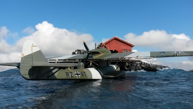 Aber eigentlich ähnelt die Maschine mehr einem Boot als einem Flugzeug und verdient daher auch mehr den Namen Flugboot als Wasserflugzeug.