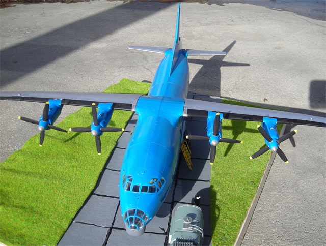 Antonow An-12