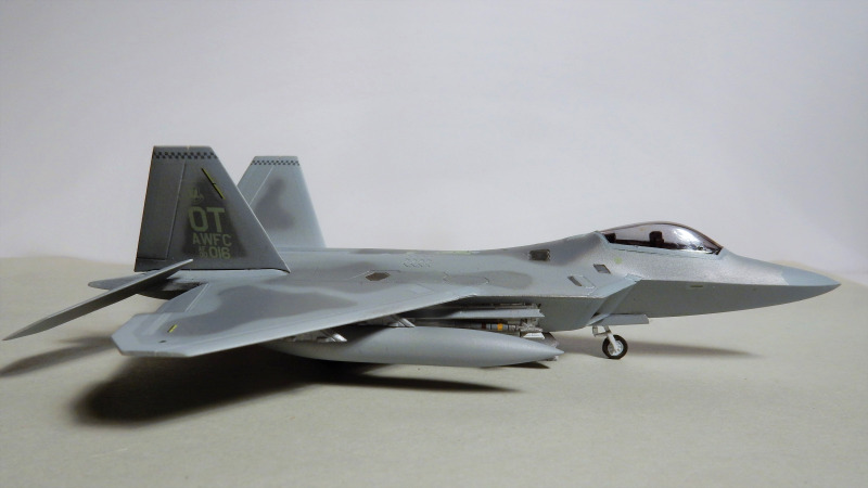 thumbnail interactive-video image 1 of Trumpeter 1:144 F-22A Raptor Plastic Model Kit #01317 – New 1 of 3