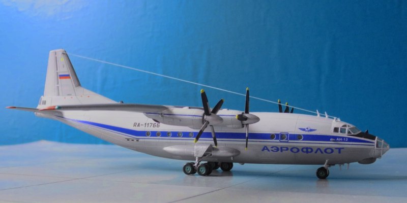 Antonow An-12