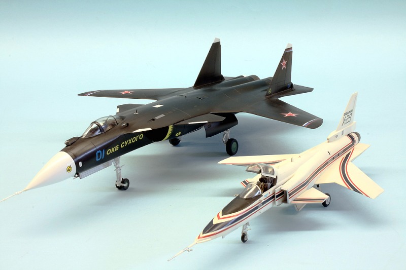 ...auch im Modell erweist sich die Su-47 gegenüber der X-29 als Riese!