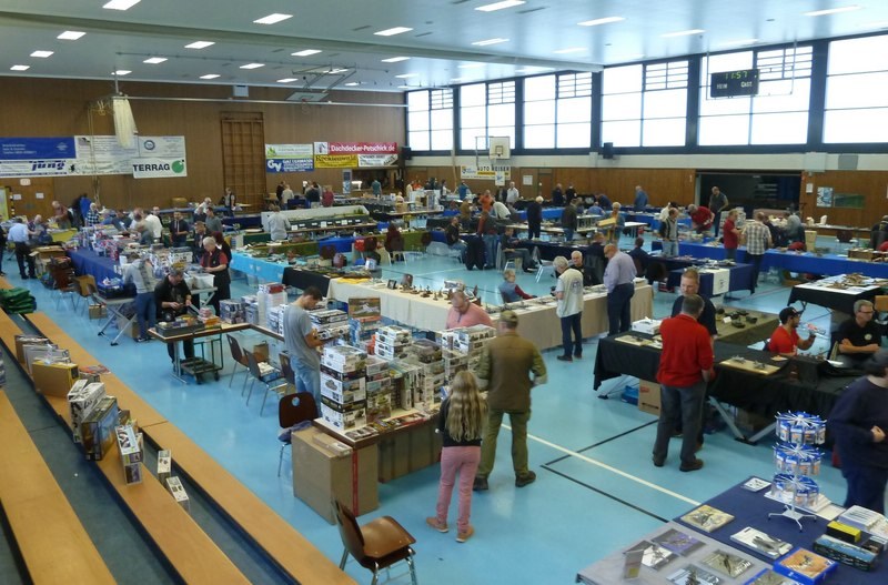 Modellbau statt Turnen: bei der 25. Jahresausstellung des 1. PMC Saar 2017 gut gefüllte Allenfeldhalle im saarländischen Merchweiler.