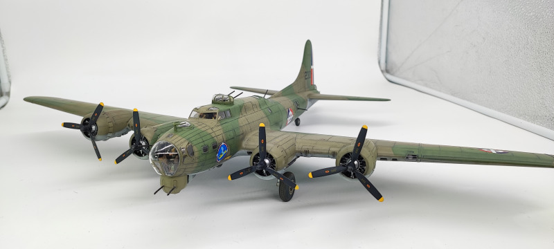 Build review of the HK Models' B-17G scale model aircraft kit