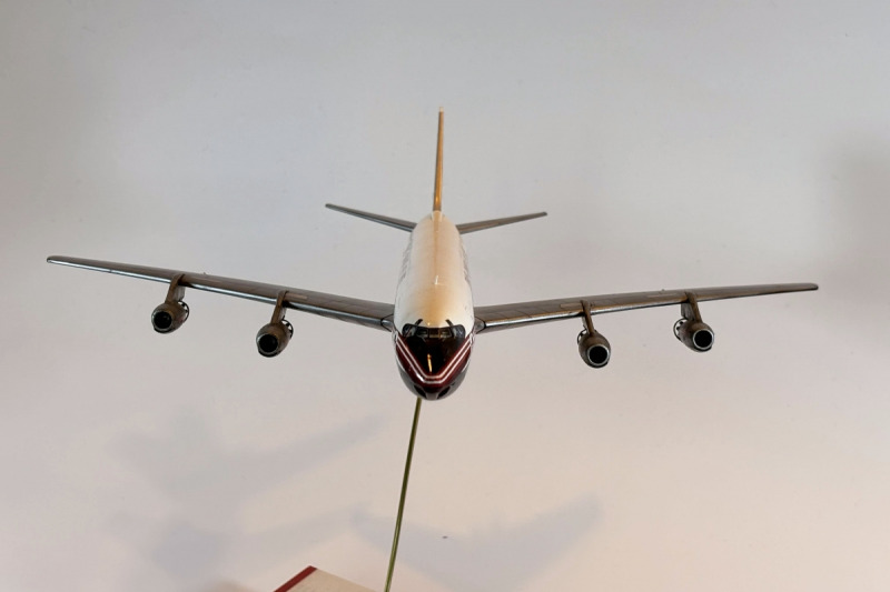 Douglas DC-8-43