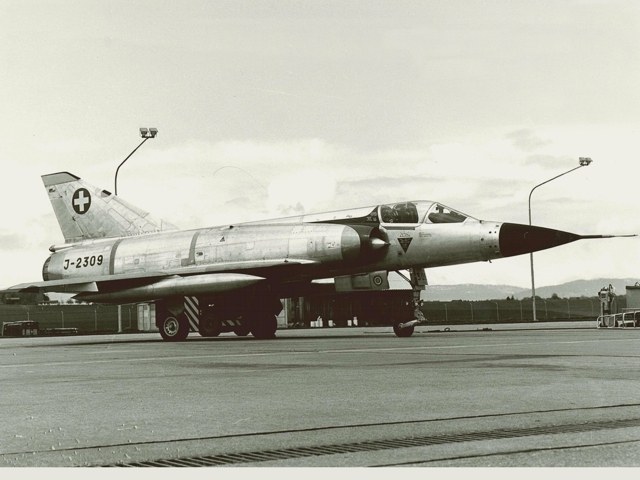 Mirage IIIS noch ohne Entenflügel