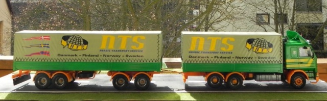 Scania 142 mit Anhänger