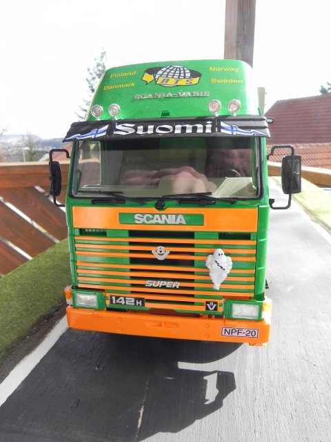 Scania 142 mit Anhänger