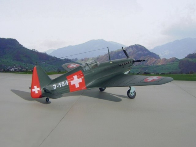 Modell D-3801 der Schweizer Fliegertruppe auf dem Flugplatz in Buochs 1943