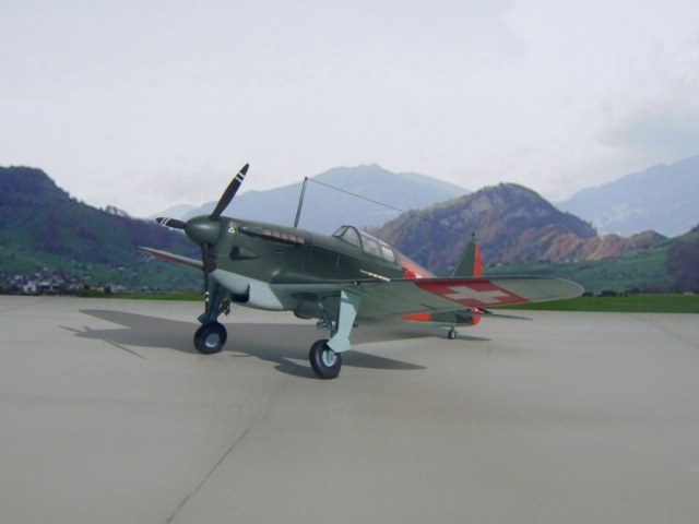 Modell D-3801 der Schweizer Fliegertruppe auf dem Flugplatz in Buochs 1943