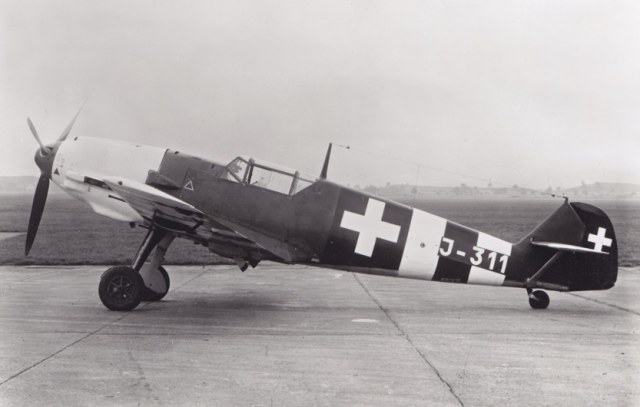 Auch die J-311 wurde 1944 mit einer Neutralitätsbemalung ausgestattet. (Foto Sammlung H. Dominik)