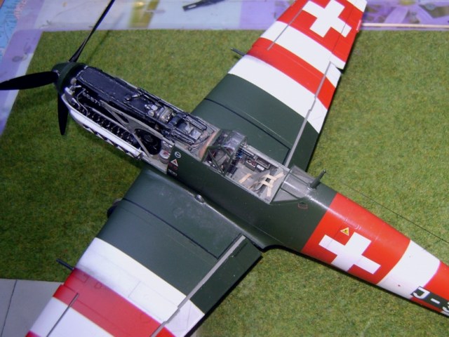 Siehe die parallel eingebauten Schweizer Mg-29
