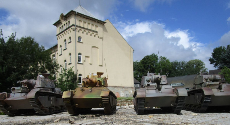 Neubaufahrzeug mit rückstoßfreien Geschützen