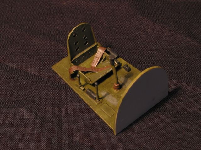 Das Cockpit mit den ergänzten Gurten 