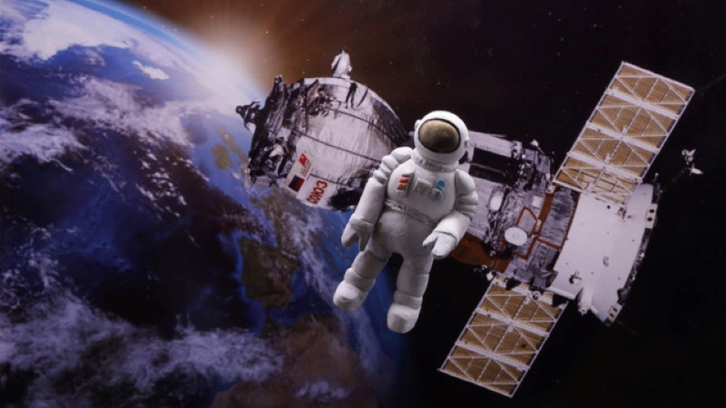 Kosmonaut im All