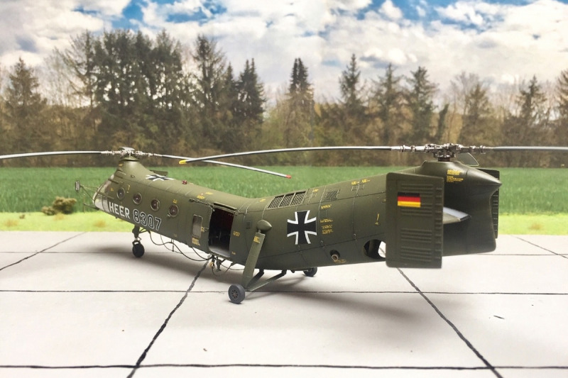 Vertol H-21C „fliegende Banane“