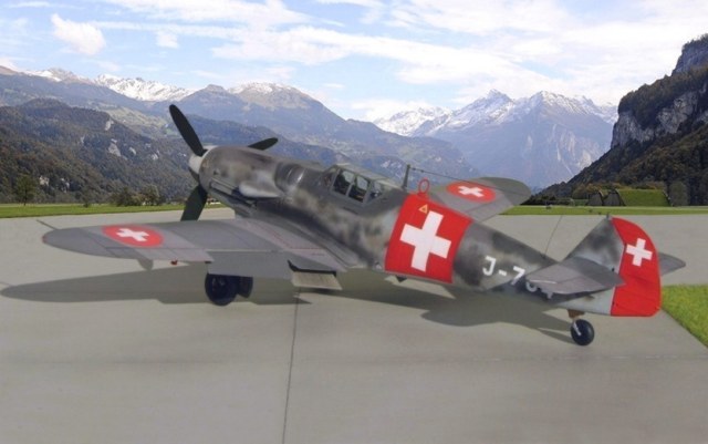 Modell Me-109 G-6 J-704 der Schweizer Luftwaffe in Meiringen