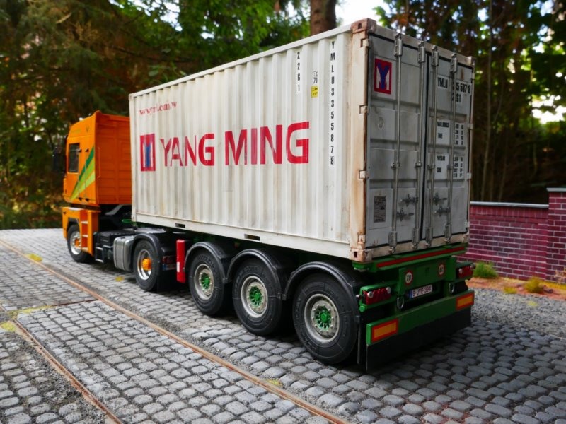Tecnokar Containertrailer mit 20ft. Container