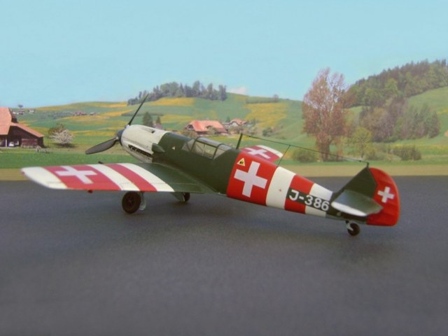 Modell Messerschmitt Me-109 E-3 J-386 mit der Neutralitätsbemalung