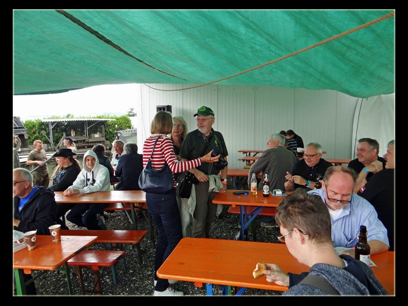 Das Treffen mit Jutta und Raimund in der Mittagspause / Rechts die Riederer